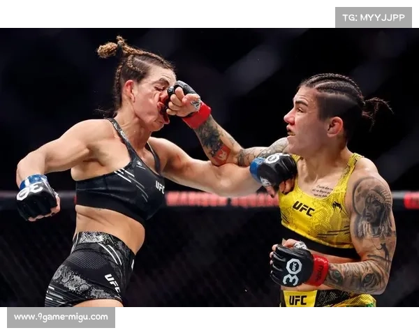 女子草量级新王登基，邓恩柔术优势定乾坤